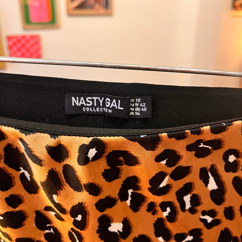 Nasty Gal brown leopard print midi satin skirt - Picture 4 of 7